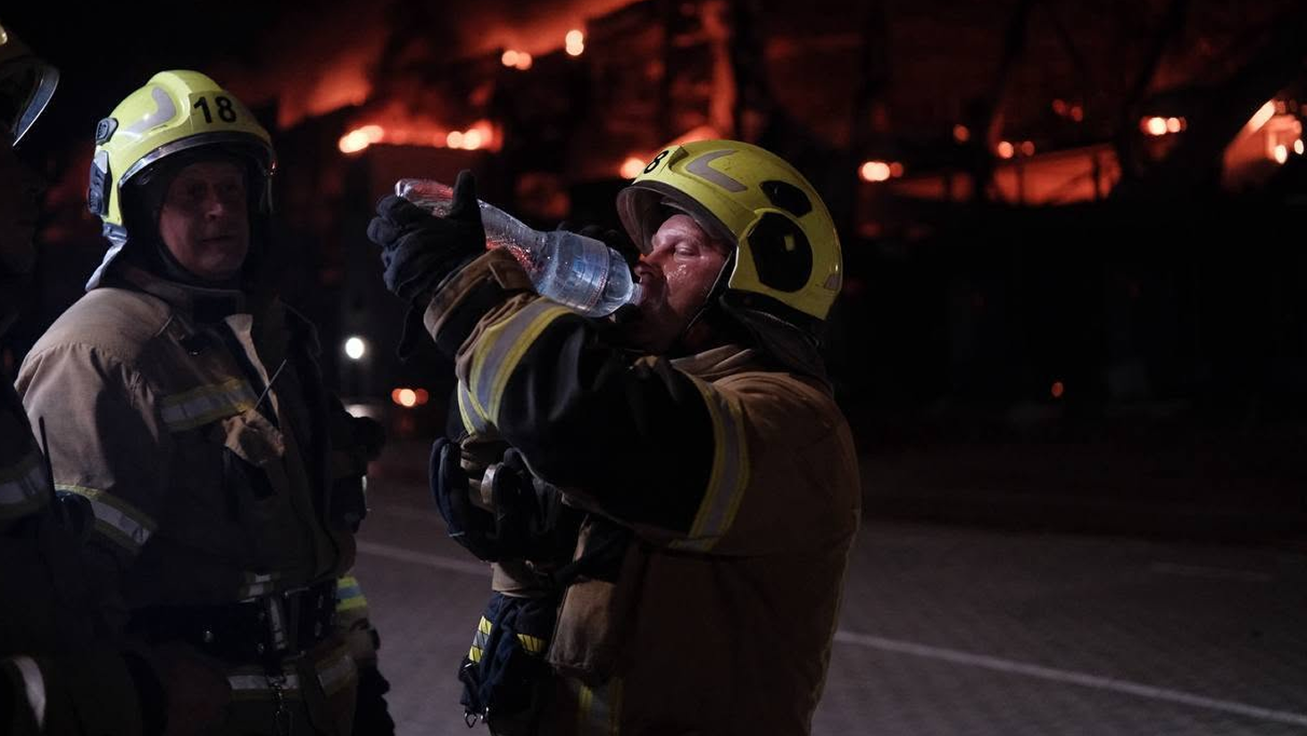 Рятувальники на місці обстрілу у Києві 5 серпня